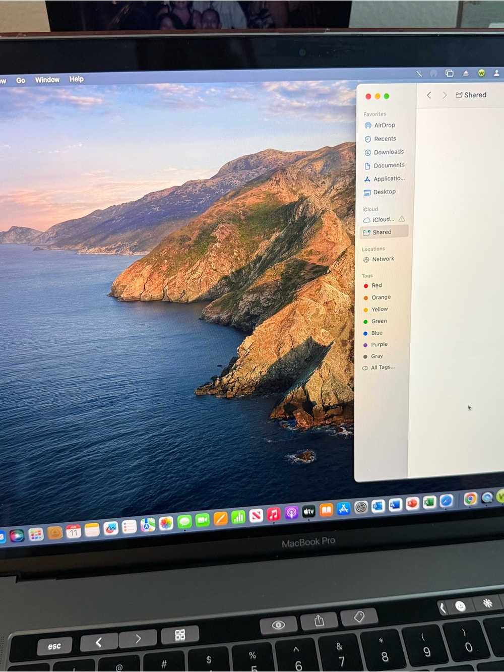 Apple MacBook Pro Laptop Computer 2017 Core i7, 15-in Display 16GB